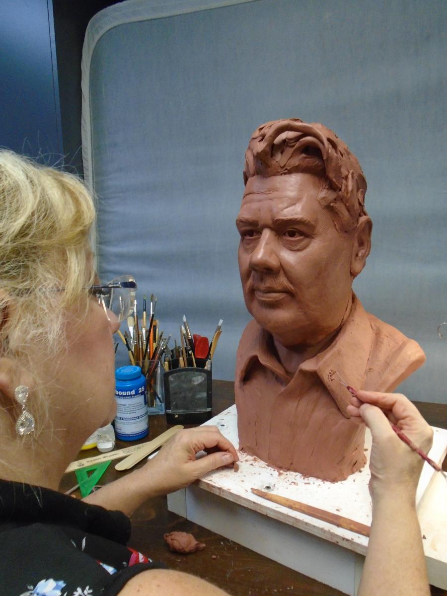 Rosanne, sculptant le portrait de M. P. Marion