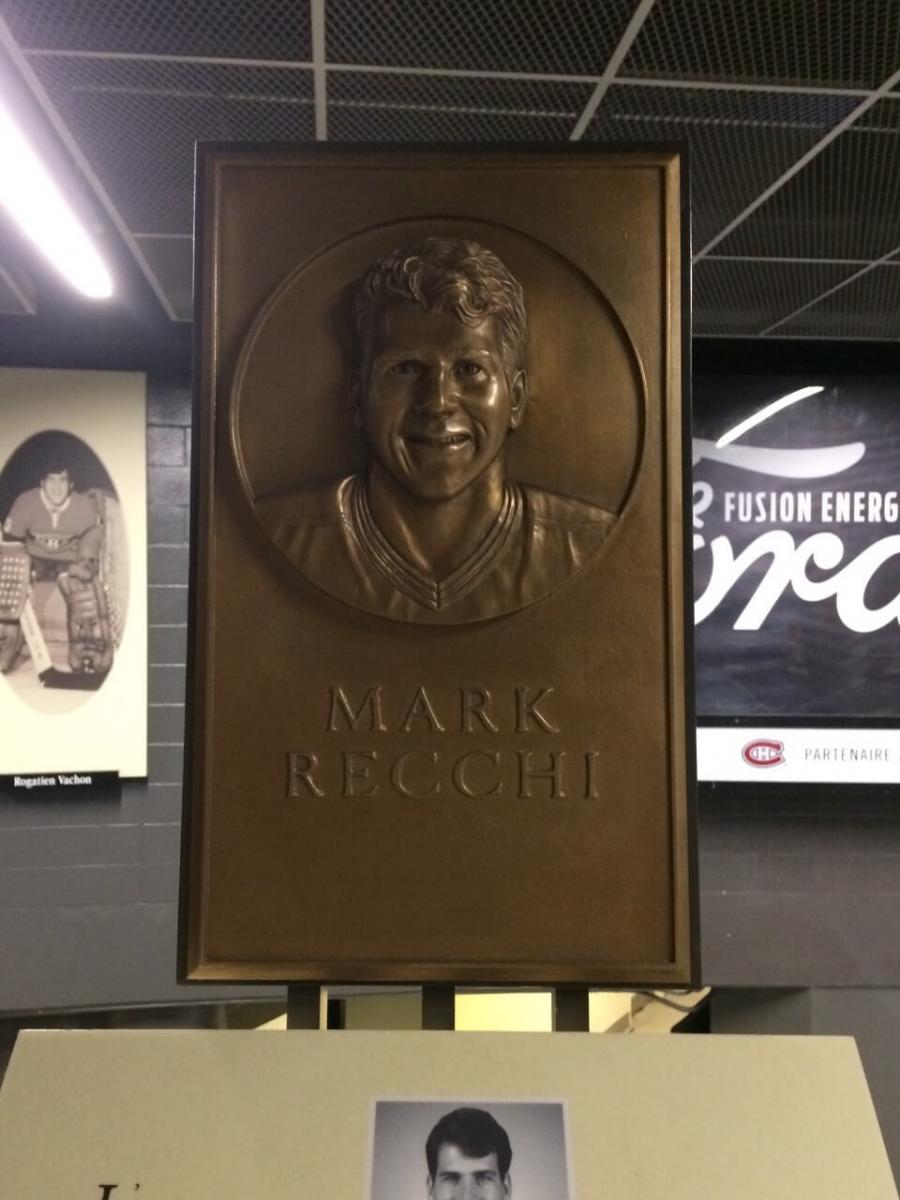 Bas relief de Mark RecchiRosanne Pomerleau